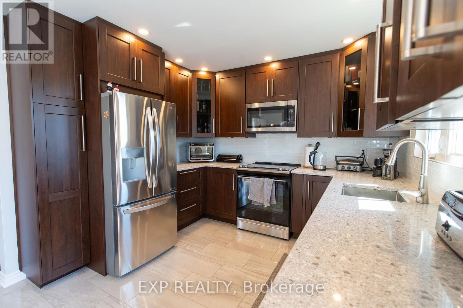












1534 ROSEBELLA AVENUE

,
Ottawa,




Ontario
K1T1E8

