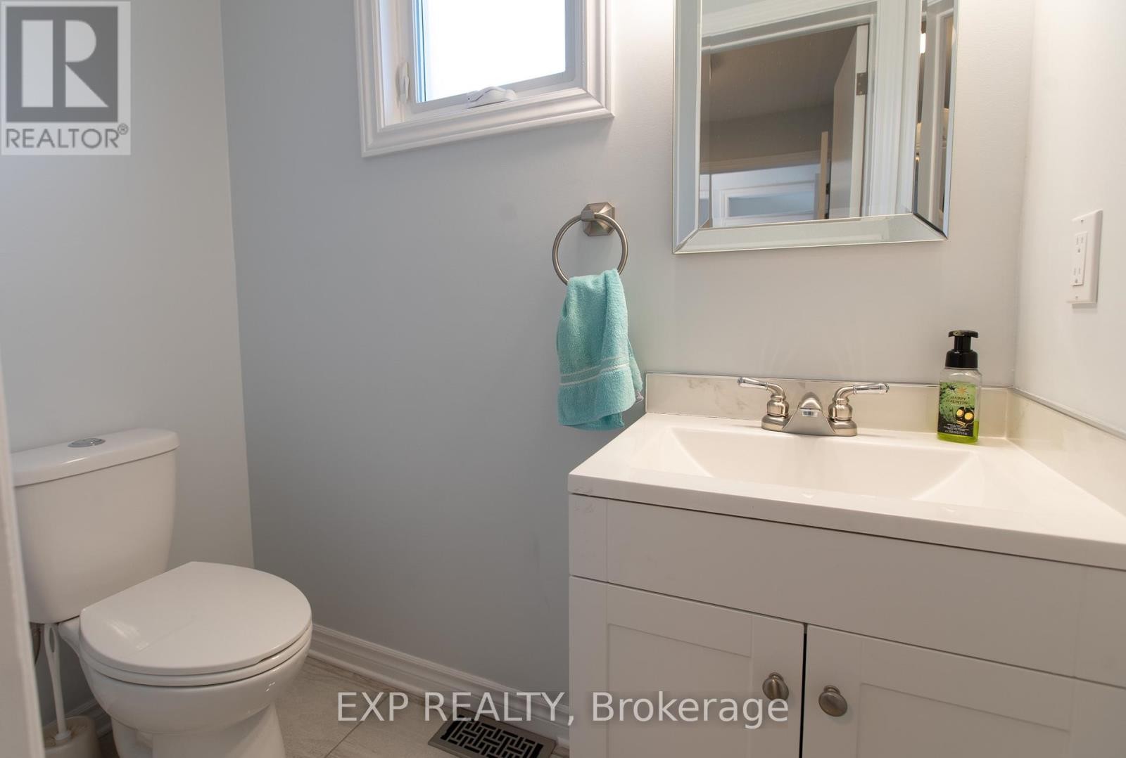 












1534 ROSEBELLA AVENUE

,
Ottawa,




Ontario
K1T1E8

