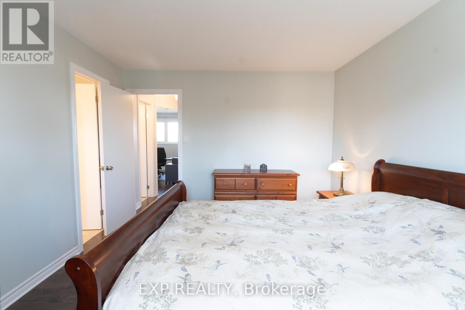 












1534 ROSEBELLA AVENUE

,
Ottawa,




Ontario
K1T1E8

