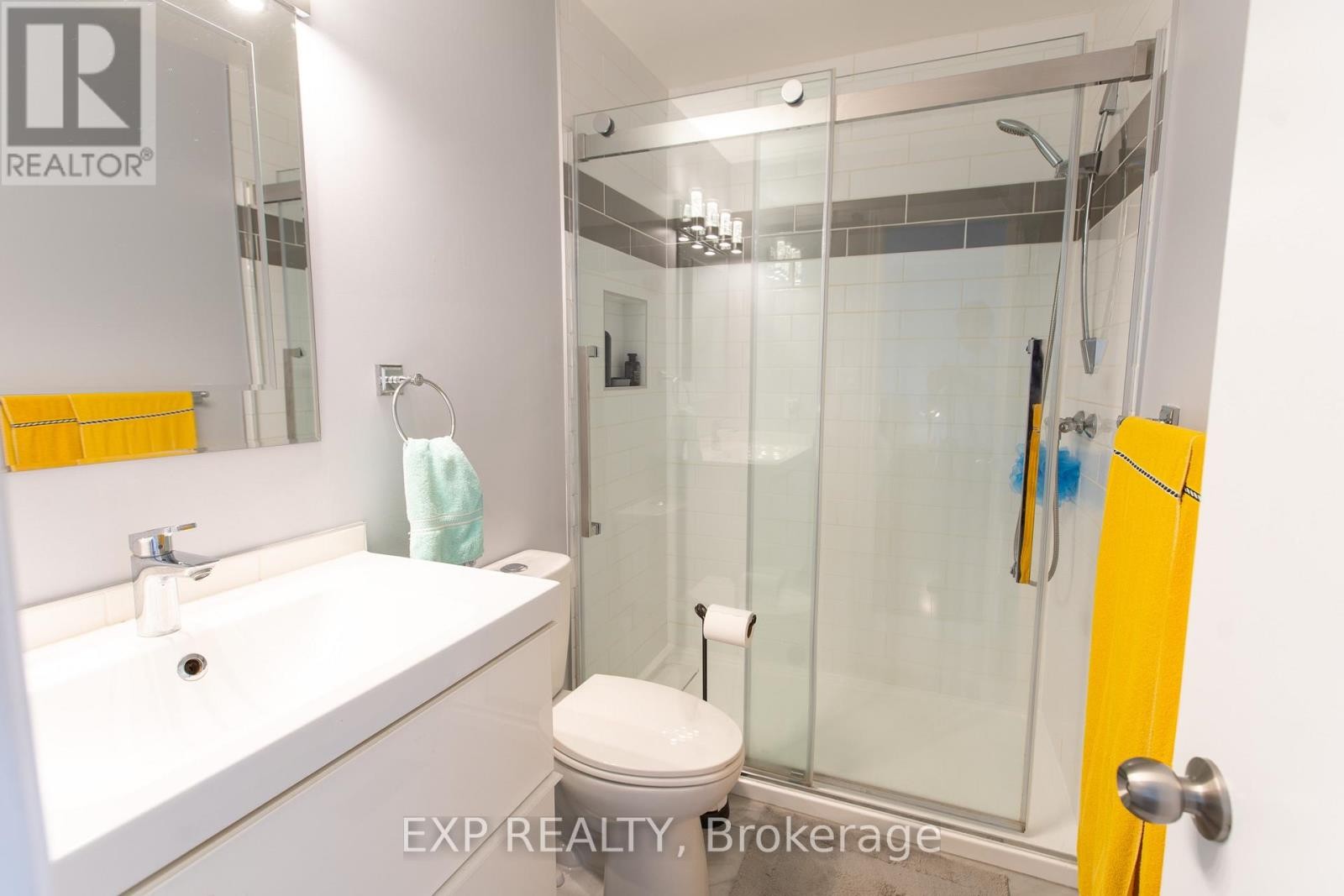












1534 ROSEBELLA AVENUE

,
Ottawa,




Ontario
K1T1E8


