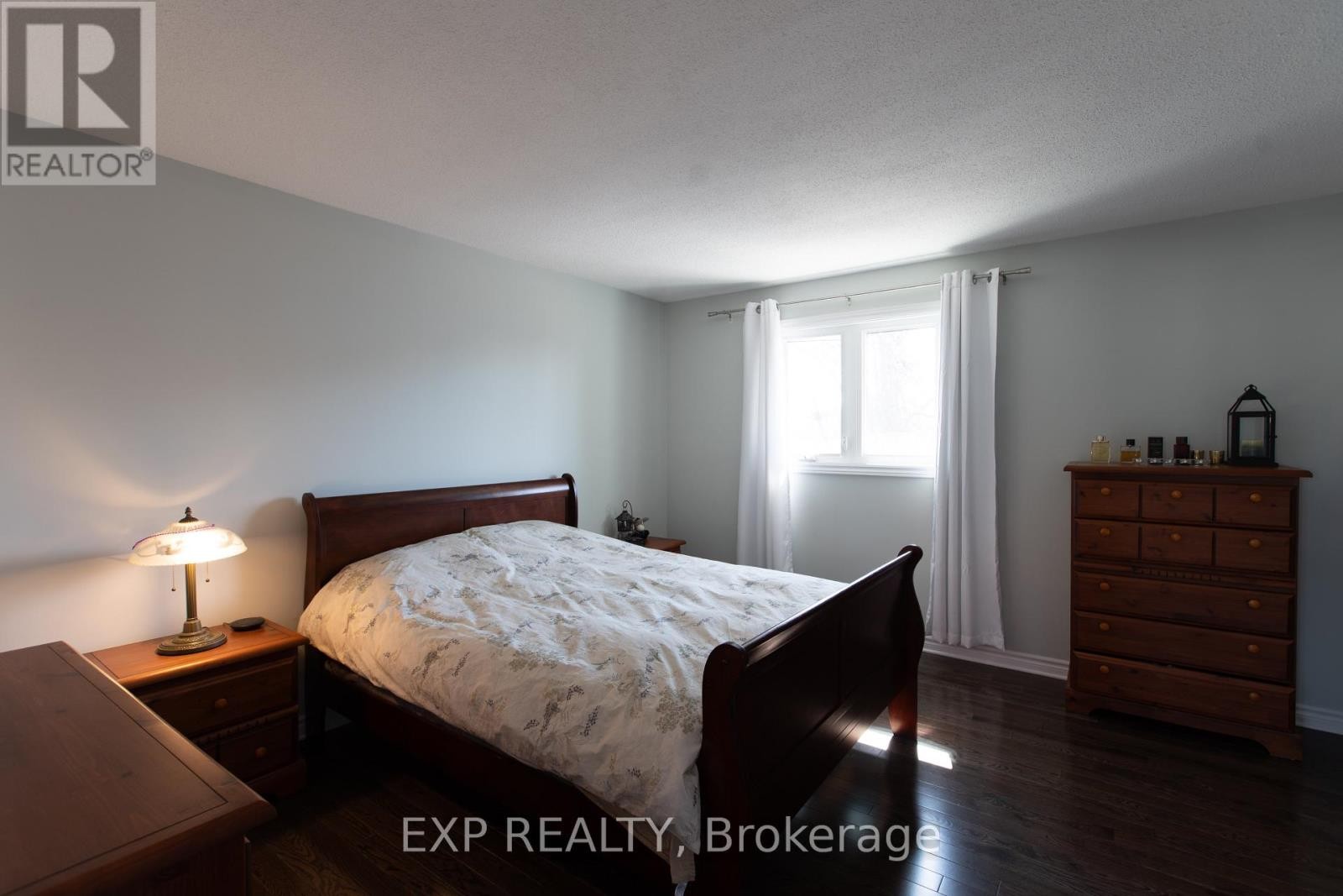 












1534 ROSEBELLA AVENUE

,
Ottawa,




Ontario
K1T1E8

