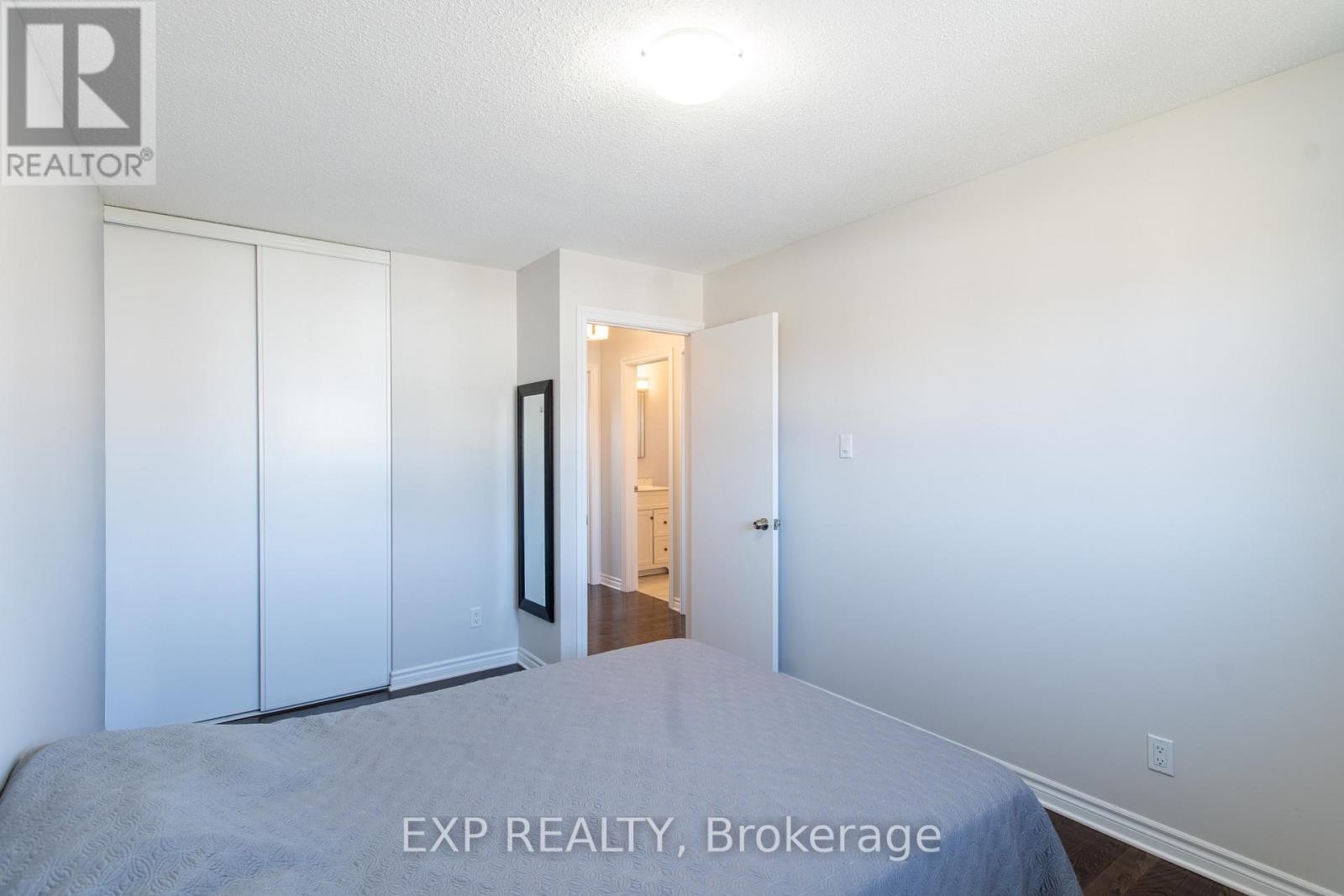 












1534 ROSEBELLA AVENUE

,
Ottawa,




Ontario
K1T1E8

