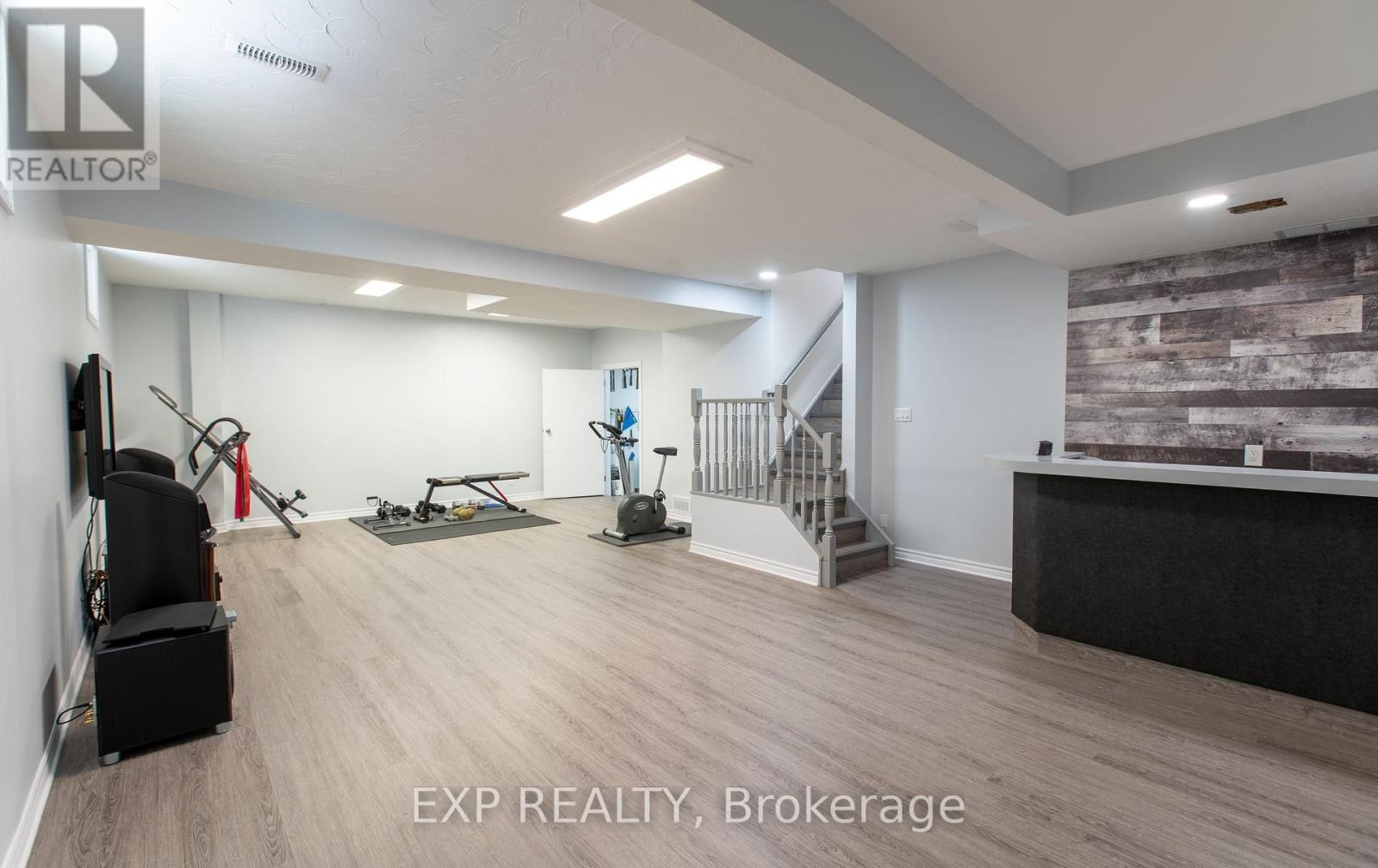 












1534 ROSEBELLA AVENUE

,
Ottawa,




Ontario
K1T1E8

