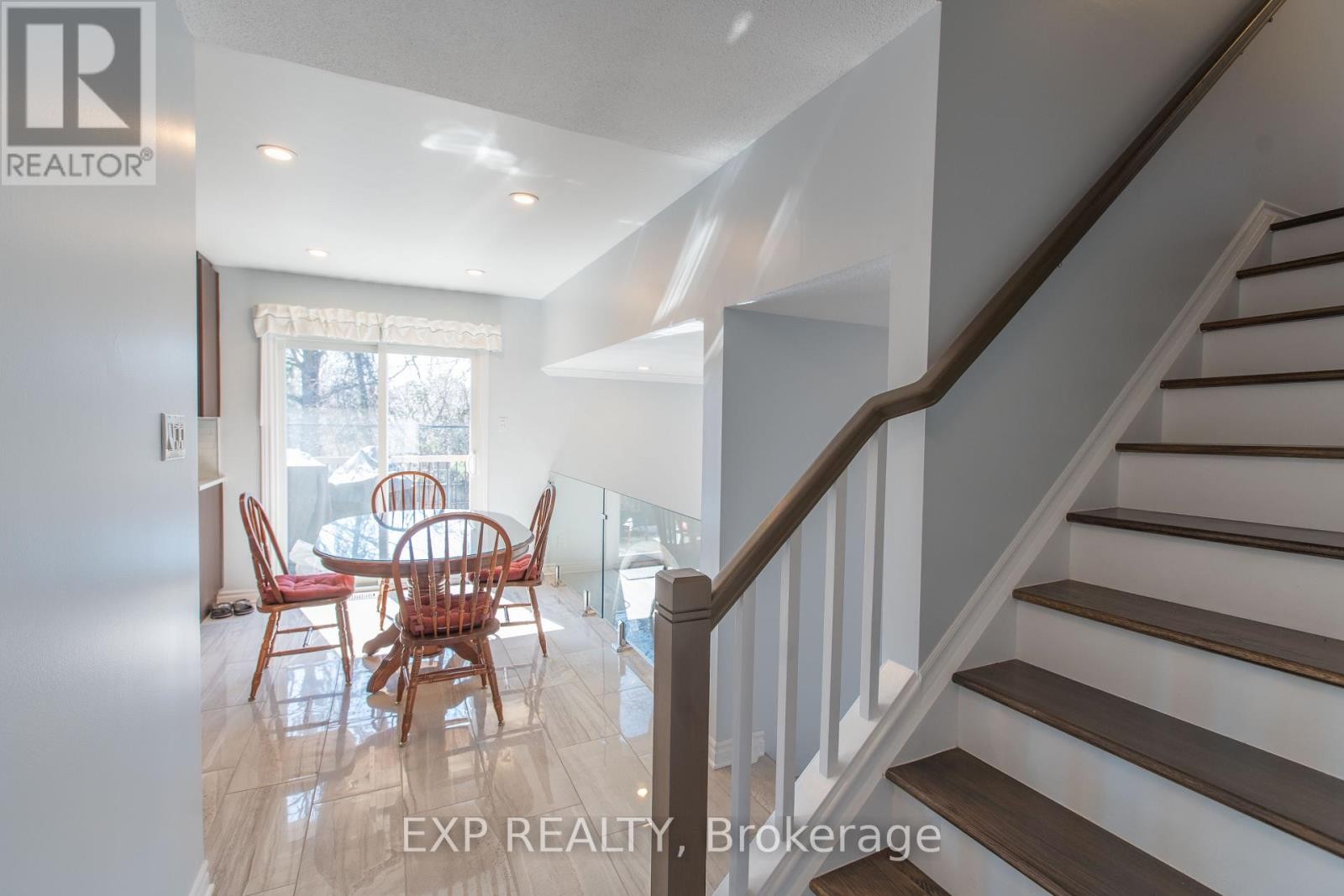 












1534 ROSEBELLA AVENUE

,
Ottawa,




Ontario
K1T1E8

