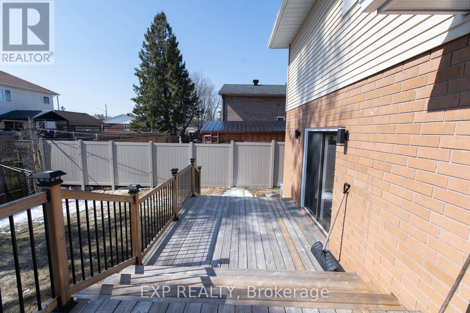 












1534 ROSEBELLA AVENUE

,
Ottawa,




Ontario
K1T1E8

