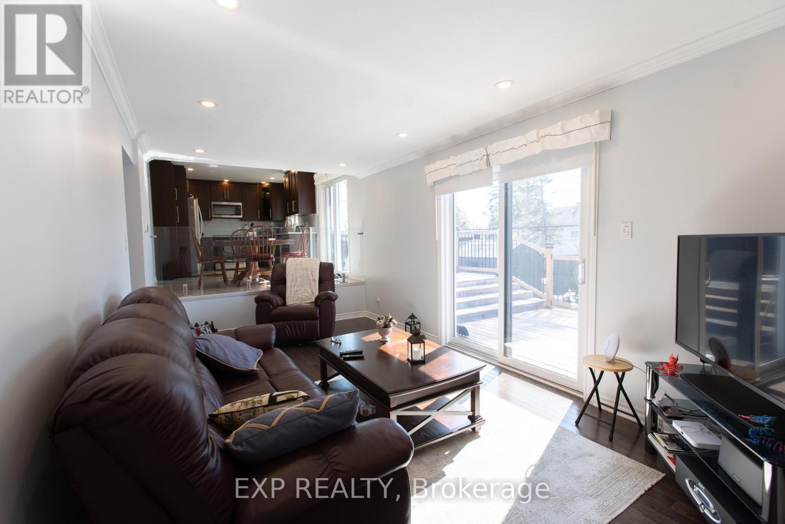 












1534 ROSEBELLA AVENUE

,
Ottawa,




Ontario
K1T1E8

