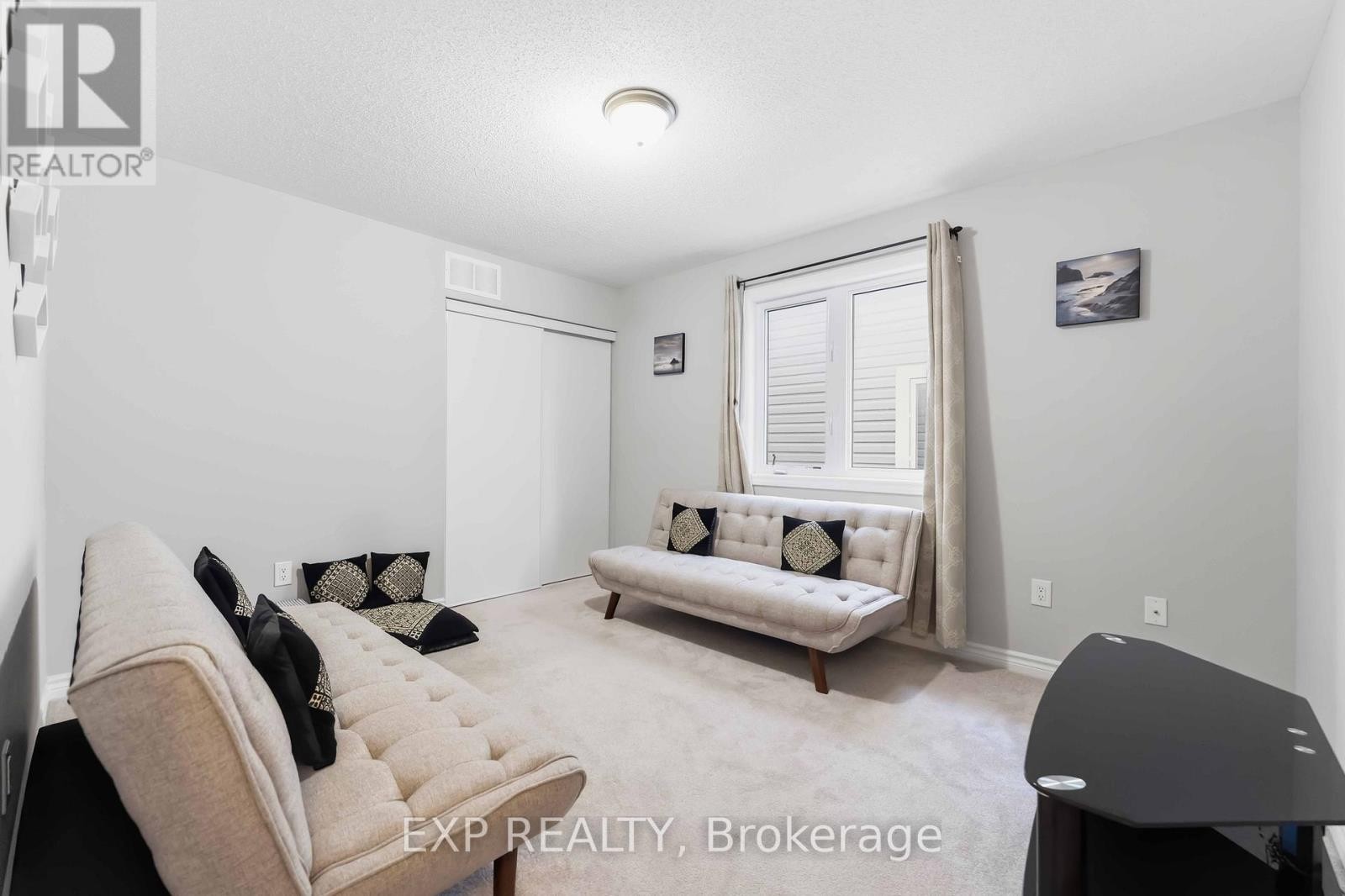 












220 WILLOWDUSK STREET

,
Ottawa,




Ontario
K2M0L3

