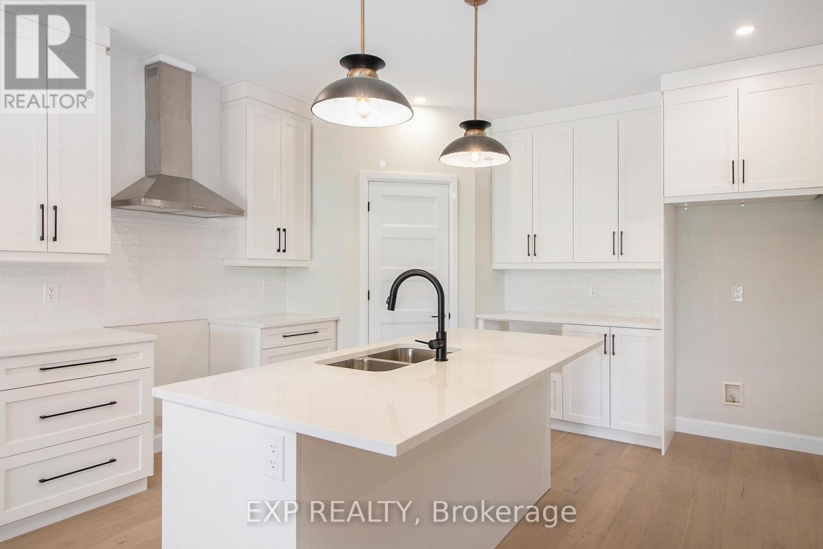 












775 LACROIX ROAD

,
Clarence-Rockland,




Ontario
K0A2A0

