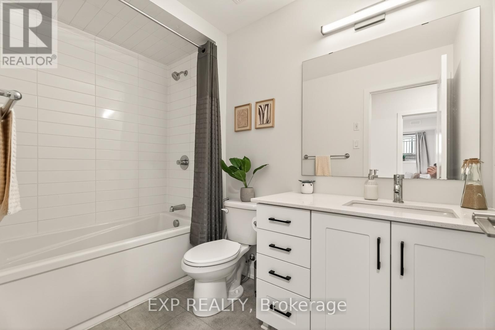 












D - 810 ROGER GRIFFITHS AVENUE

,
Ottawa,




Ontario
K2S3A9

