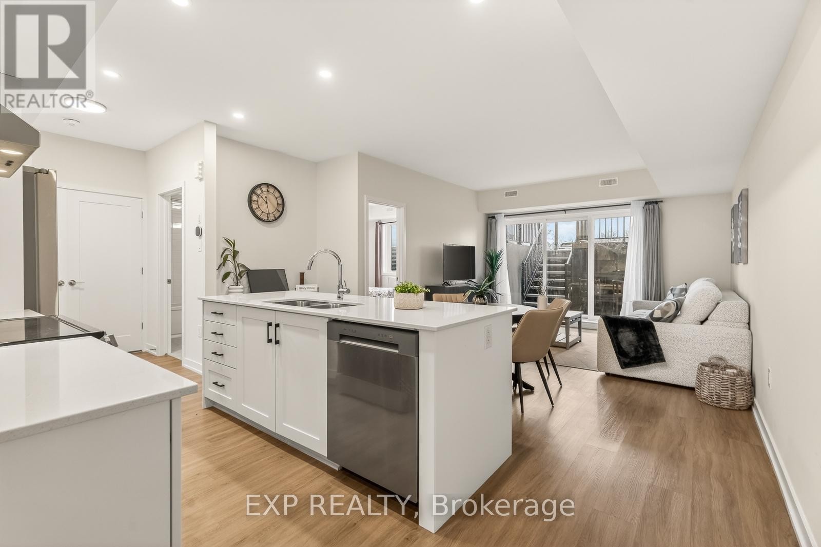 












D - 810 ROGER GRIFFITHS AVENUE

,
Ottawa,




Ontario
K2S3A9

