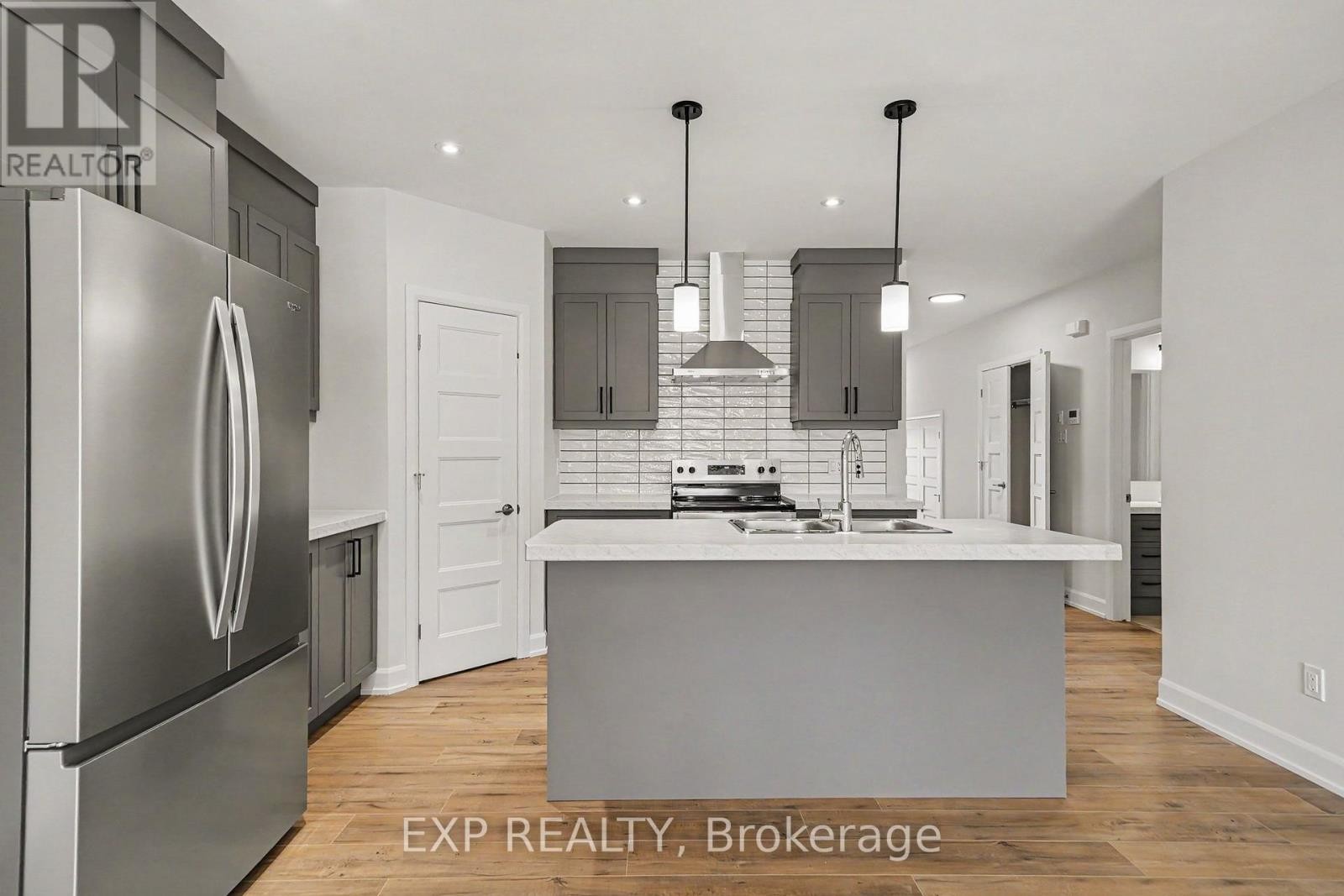 












480 FALCON LANE

,
Russell,




Ontario
K4R0M5

