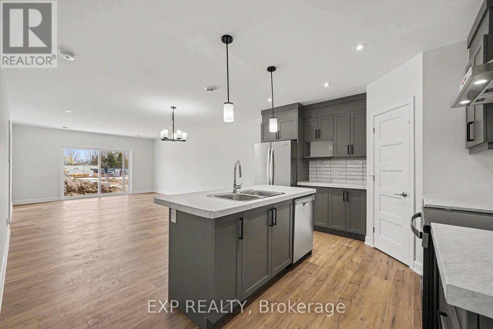 












480 FALCON LANE

,
Russell,




Ontario
K4R0M5

