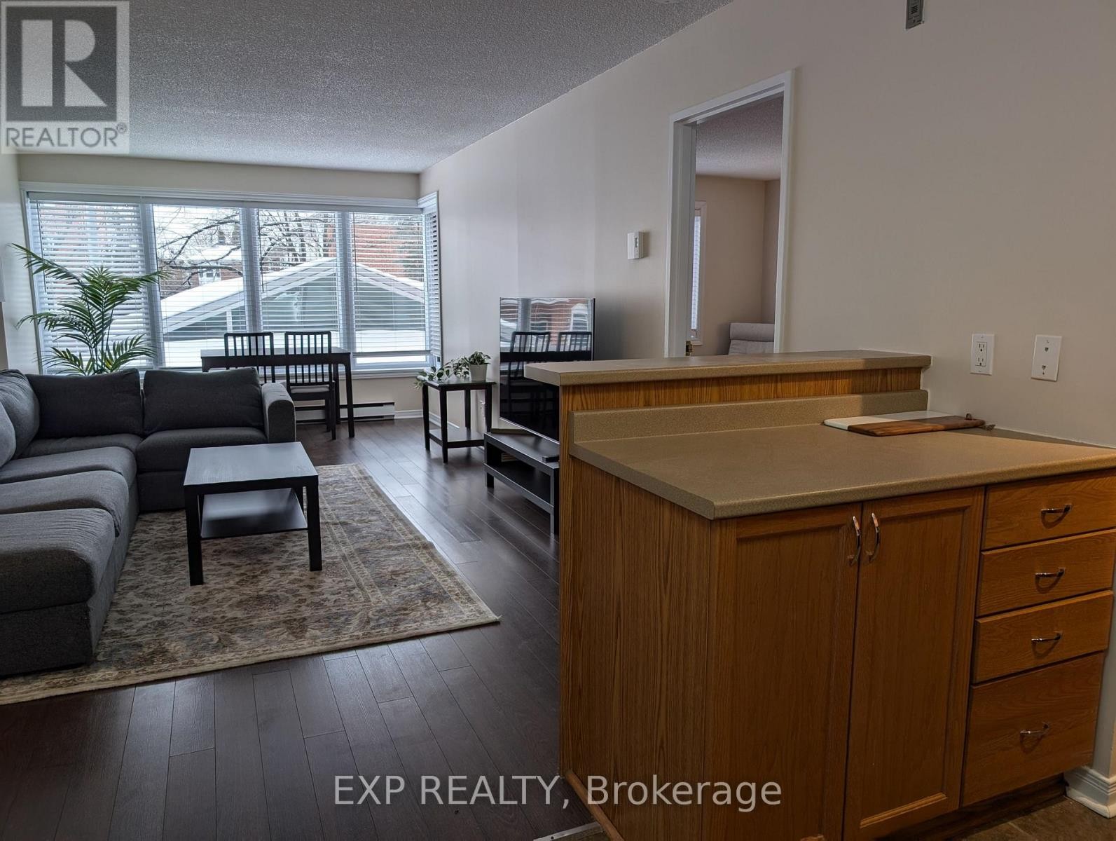 












209 - 225 ALVIN ROAD

,
Ottawa,




Ontario
K1K4H6

