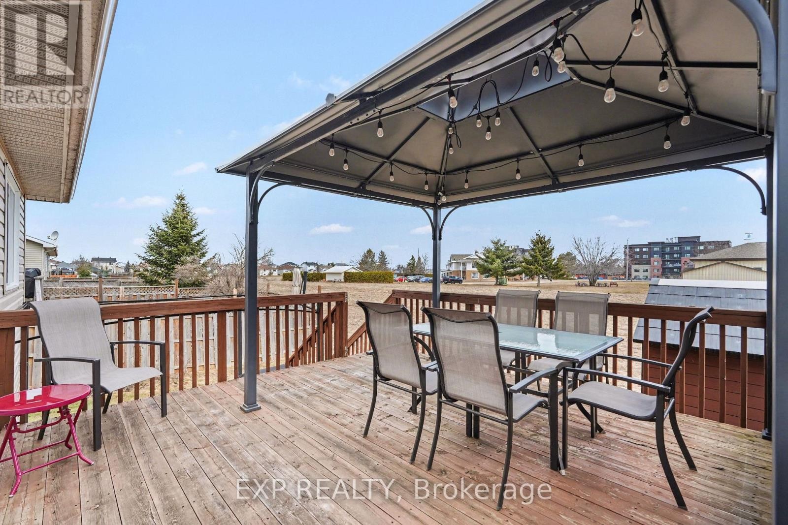 












46 FRIEDAY STREET

,
Arnprior,




Ontario
K7S0A6

