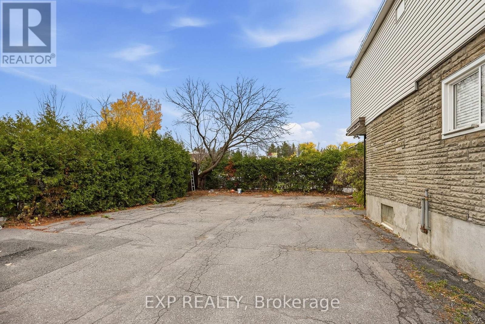 












1237 1255 COUSINEAU STREET

,
Ottawa,




Ontario
K1C1B2

