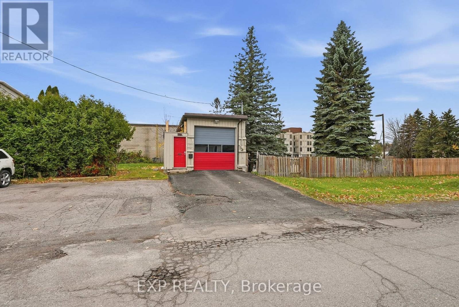 












1237 1255 COUSINEAU STREET

,
Ottawa,




Ontario
K1C1B2

