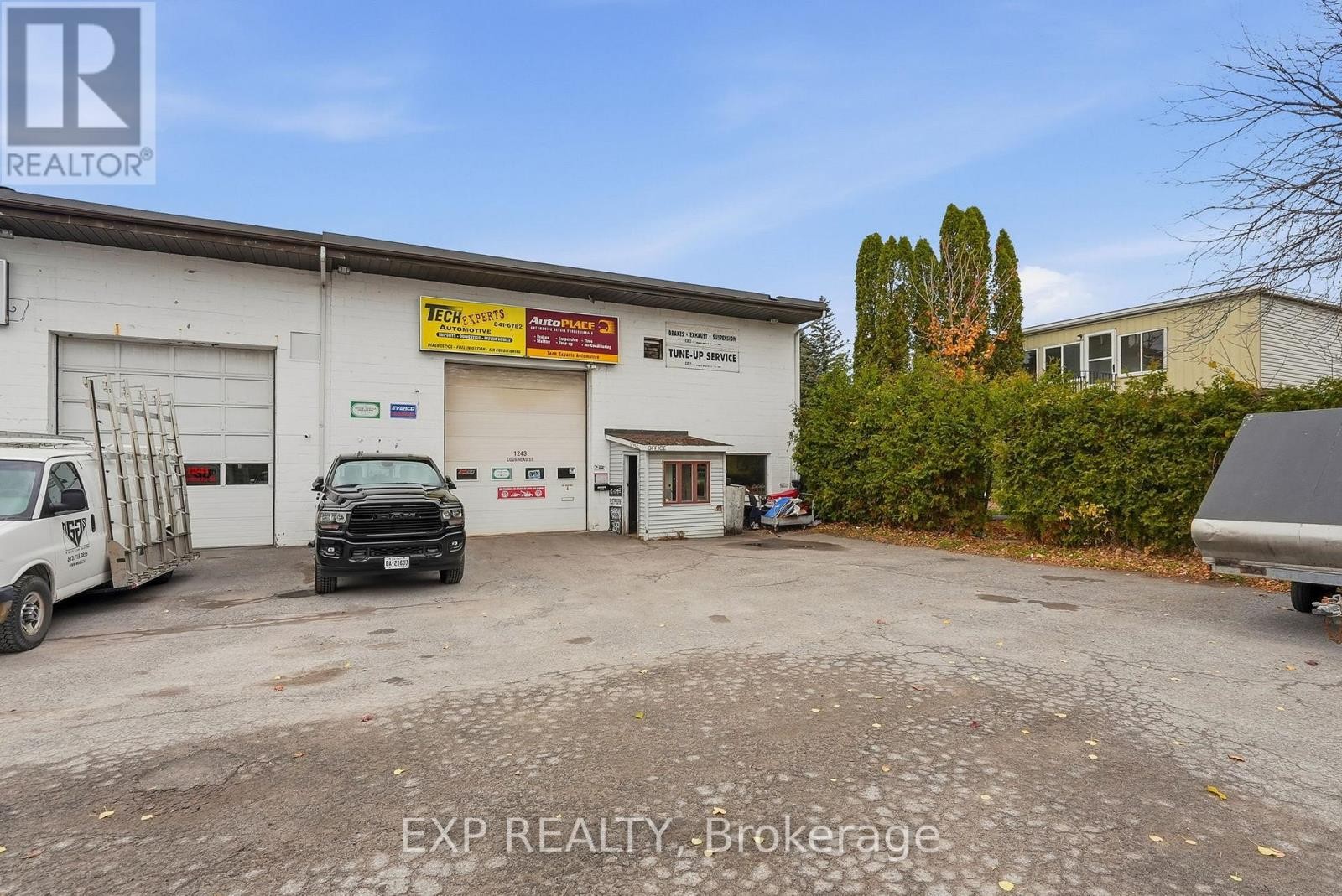 












1237 1255 COUSINEAU STREET

,
Ottawa,




Ontario
K1C1B2

