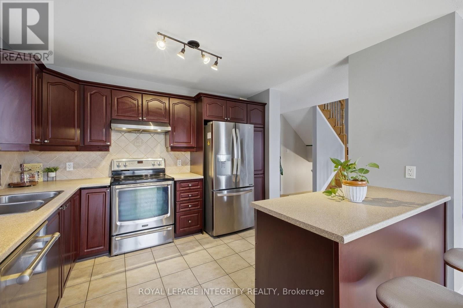 












2195 PATRICIA STREET

,
Clarence-Rockland,




Ontario
K4K1V8

