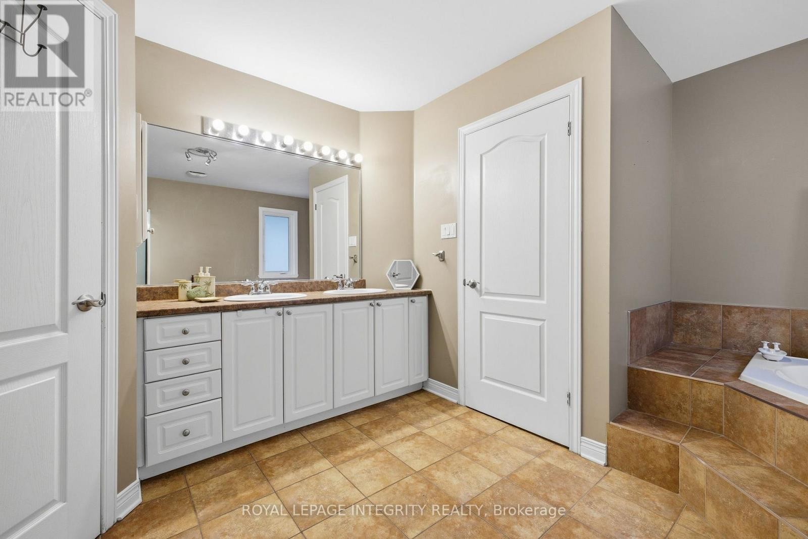 












2195 PATRICIA STREET

,
Clarence-Rockland,




Ontario
K4K1V8

