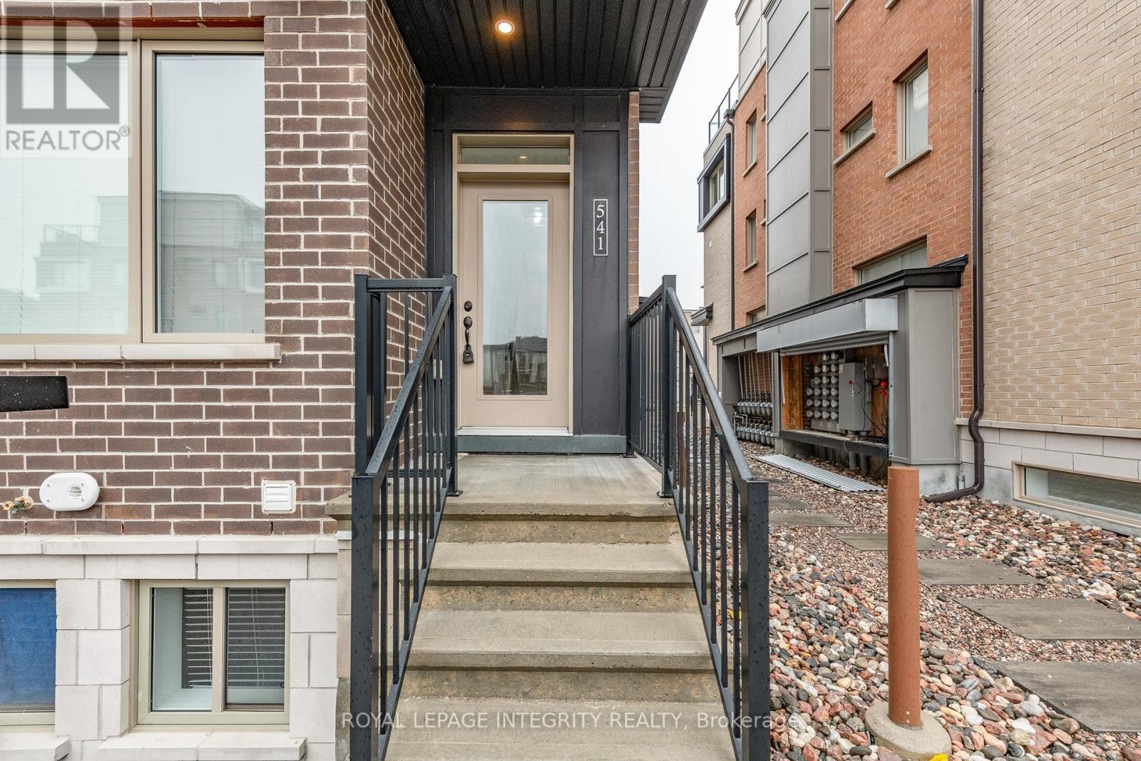 












138 - 541 TAKAMOSE PRIVATE

,
Ottawa,




Ontario
K1K5A5

