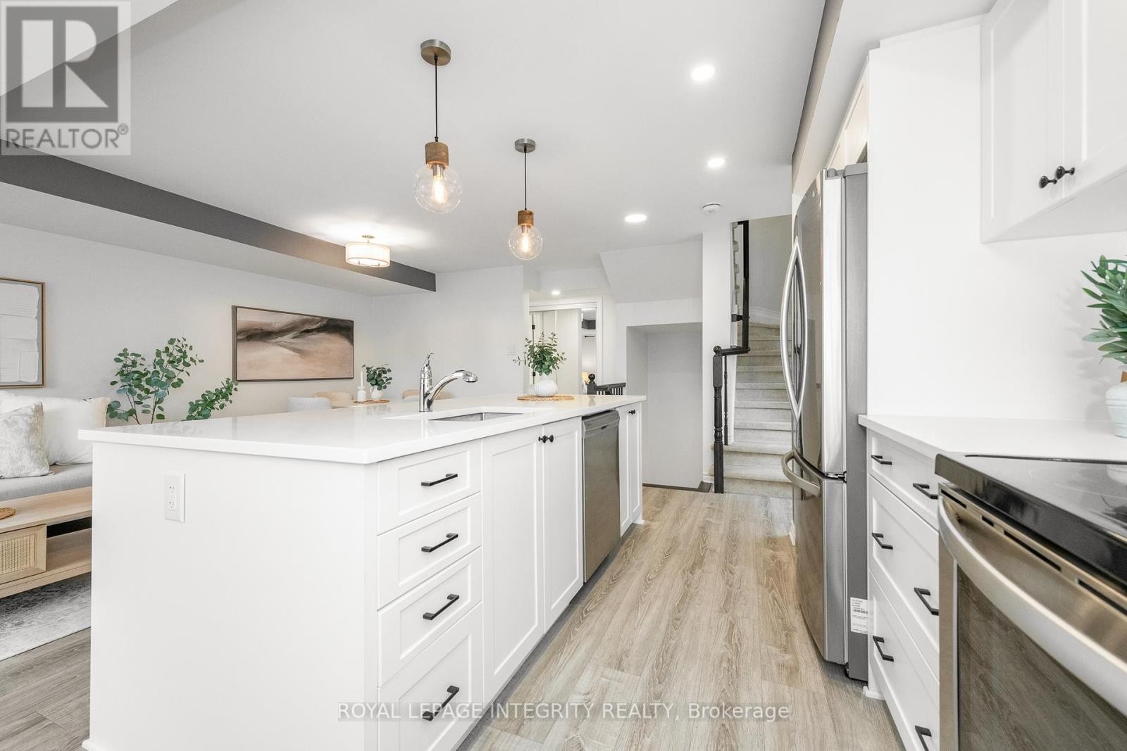 












138 - 541 TAKAMOSE PRIVATE

,
Ottawa,




Ontario
K1K5A5

