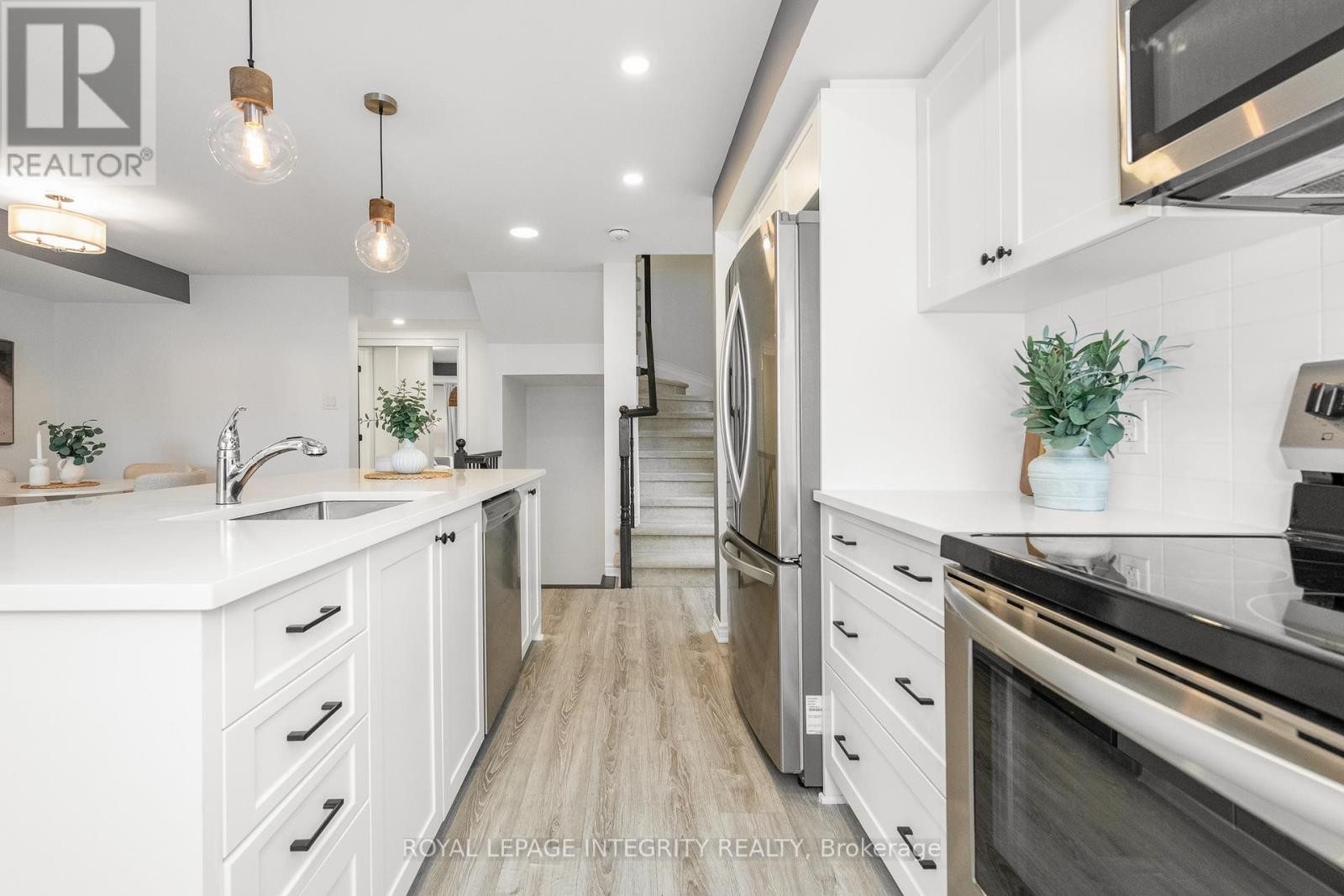 












138 - 541 TAKAMOSE PRIVATE

,
Ottawa,




Ontario
K1K5A5

