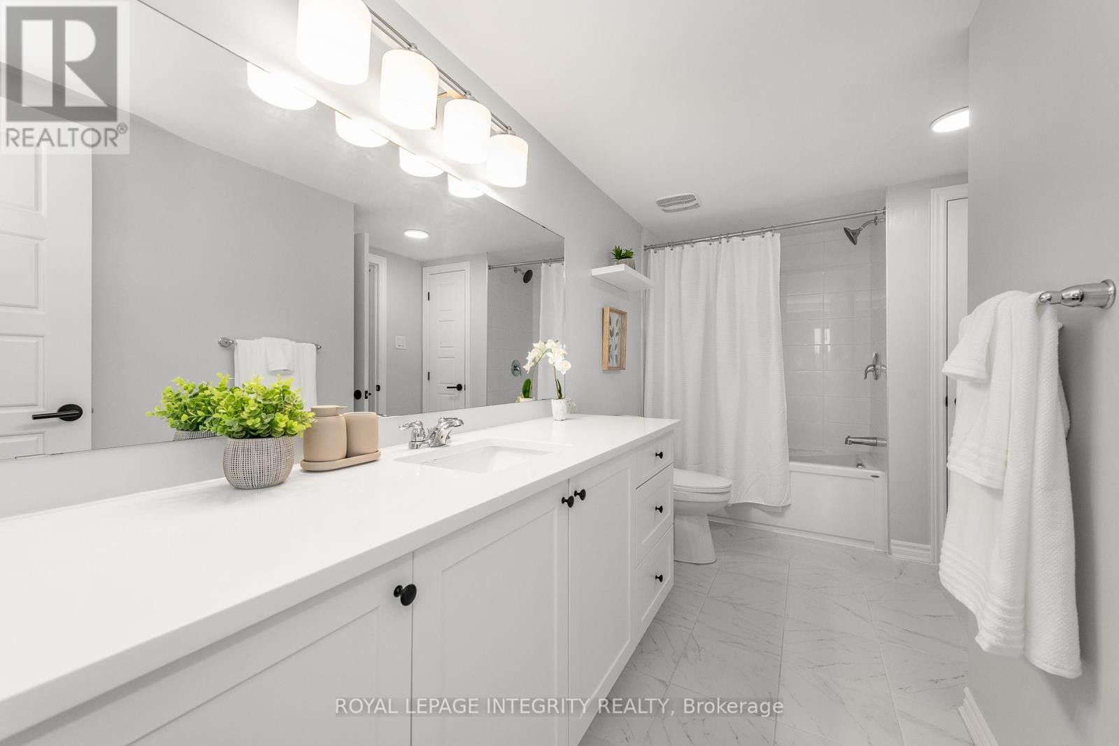 












138 - 541 TAKAMOSE PRIVATE

,
Ottawa,




Ontario
K1K5A5

