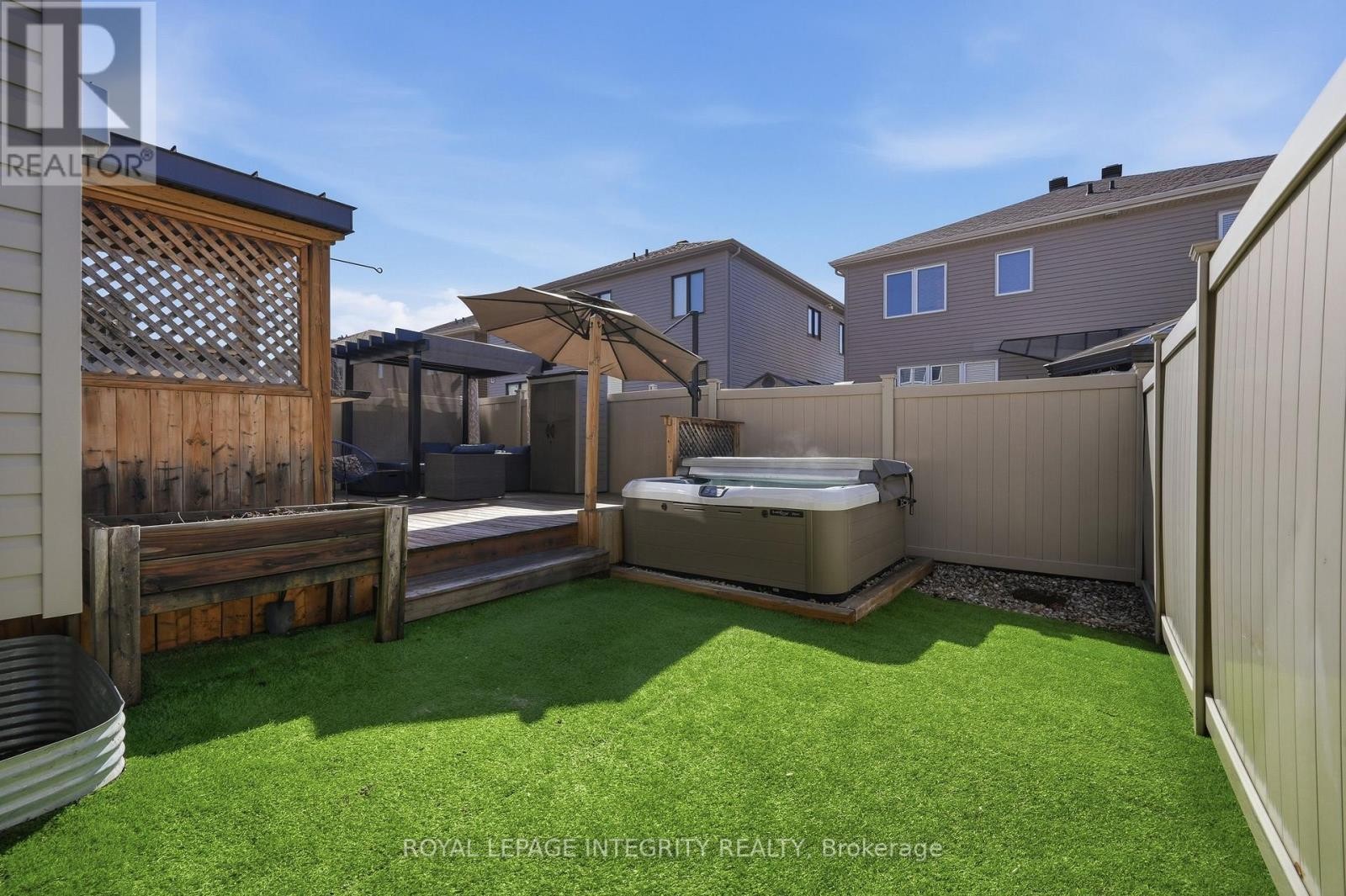 












525 YELLOW BIRCH STREET

,
Ottawa,




Ontario
K1W0J3

