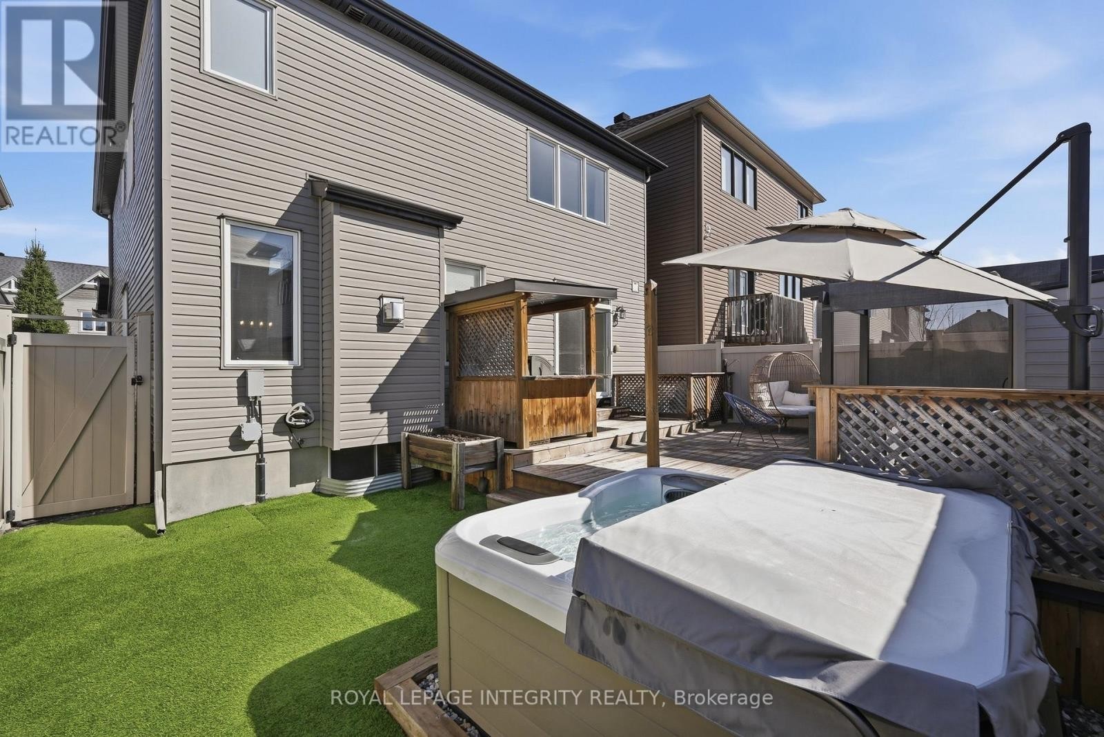 












525 YELLOW BIRCH STREET

,
Ottawa,




Ontario
K1W0J3

