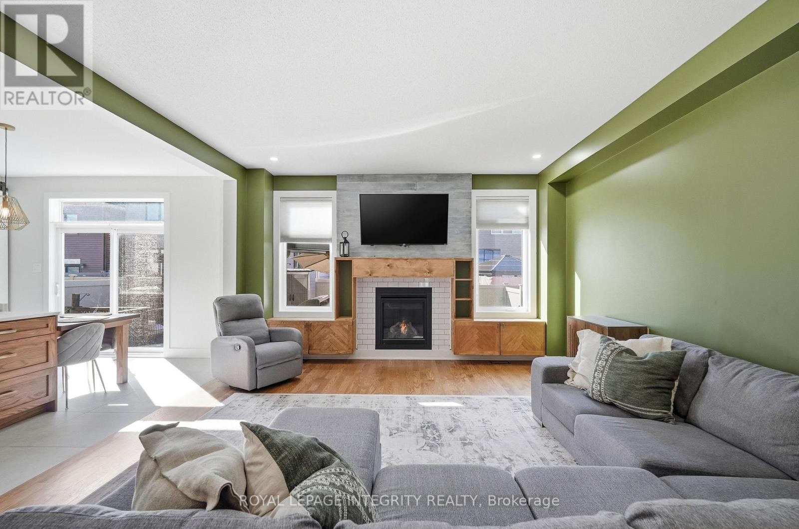 












525 YELLOW BIRCH STREET

,
Ottawa,




Ontario
K1W0J3

