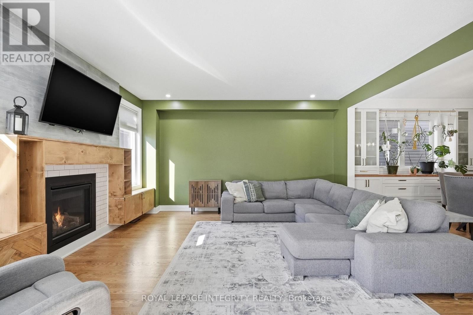 












525 YELLOW BIRCH STREET

,
Ottawa,




Ontario
K1W0J3

