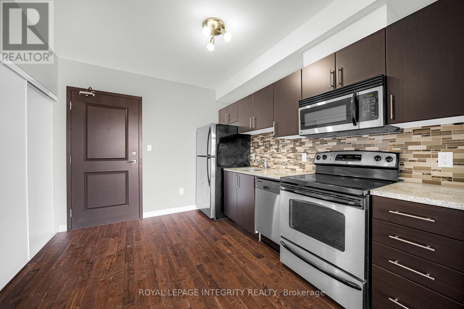 












320 - 429 KENT STREET

,
Ottawa,




Ontario
K2P1B5


