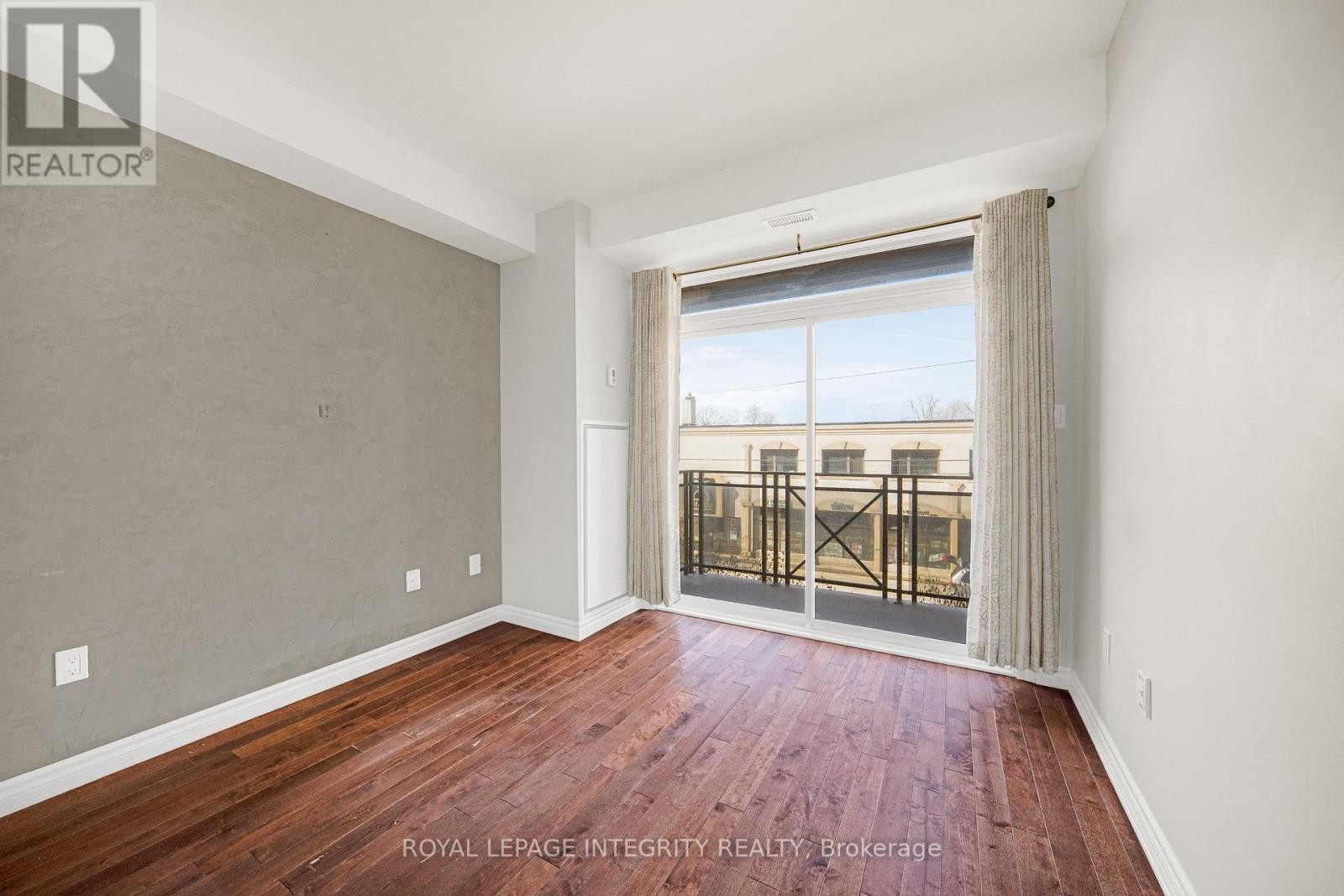 












320 - 429 KENT STREET

,
Ottawa,




Ontario
K2P1B5


