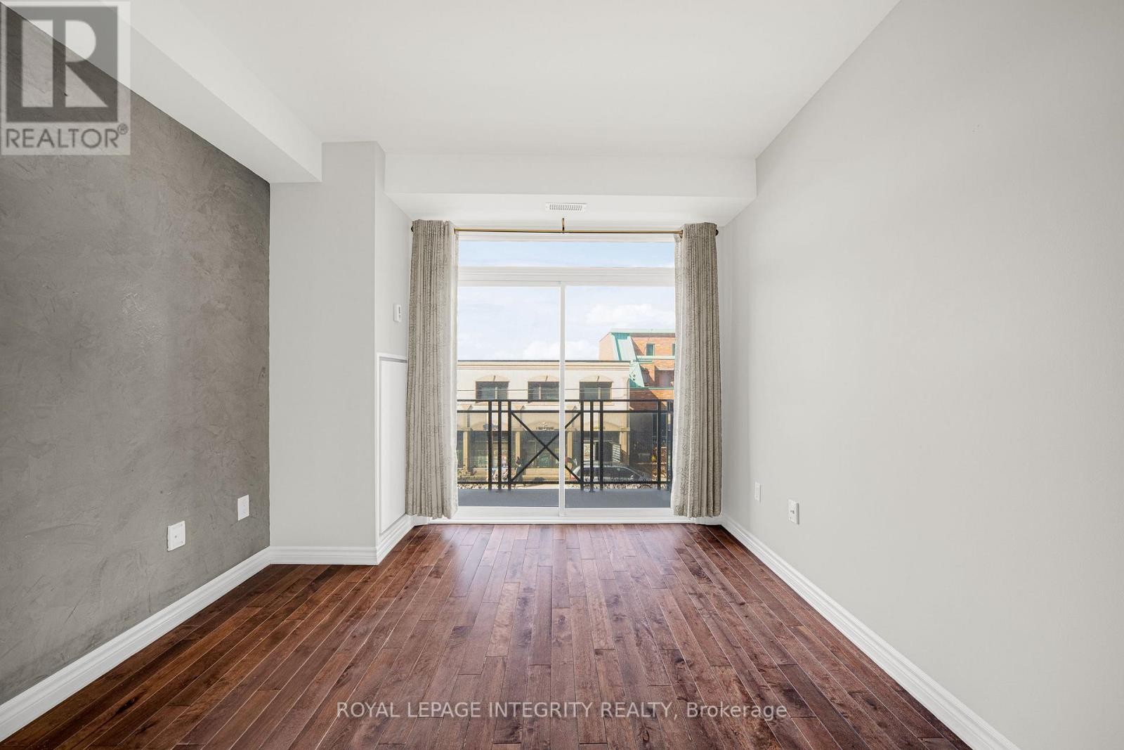 












320 - 429 KENT STREET

,
Ottawa,




Ontario
K2P1B5

