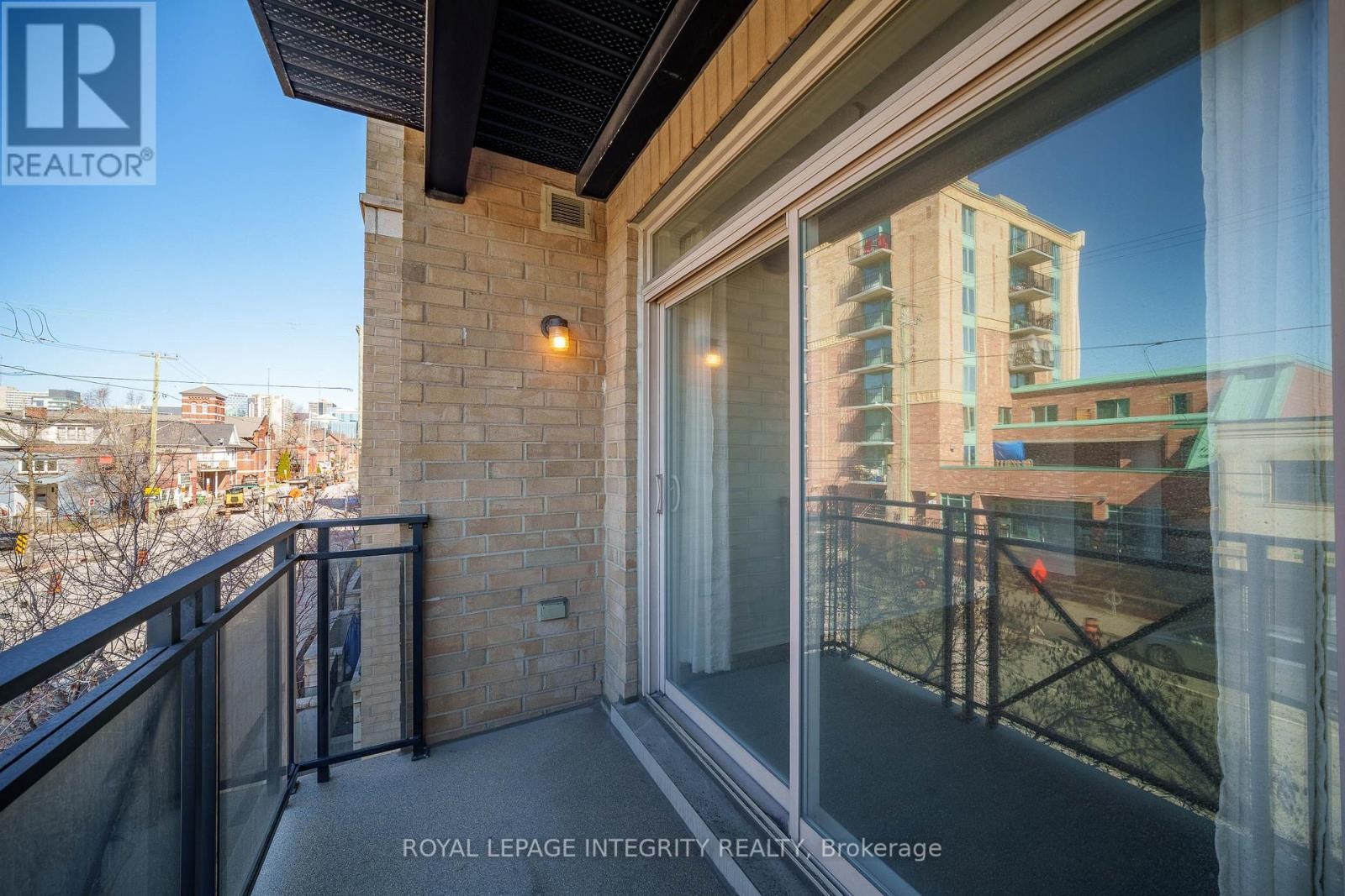 












320 - 429 KENT STREET

,
Ottawa,




Ontario
K2P1B5

