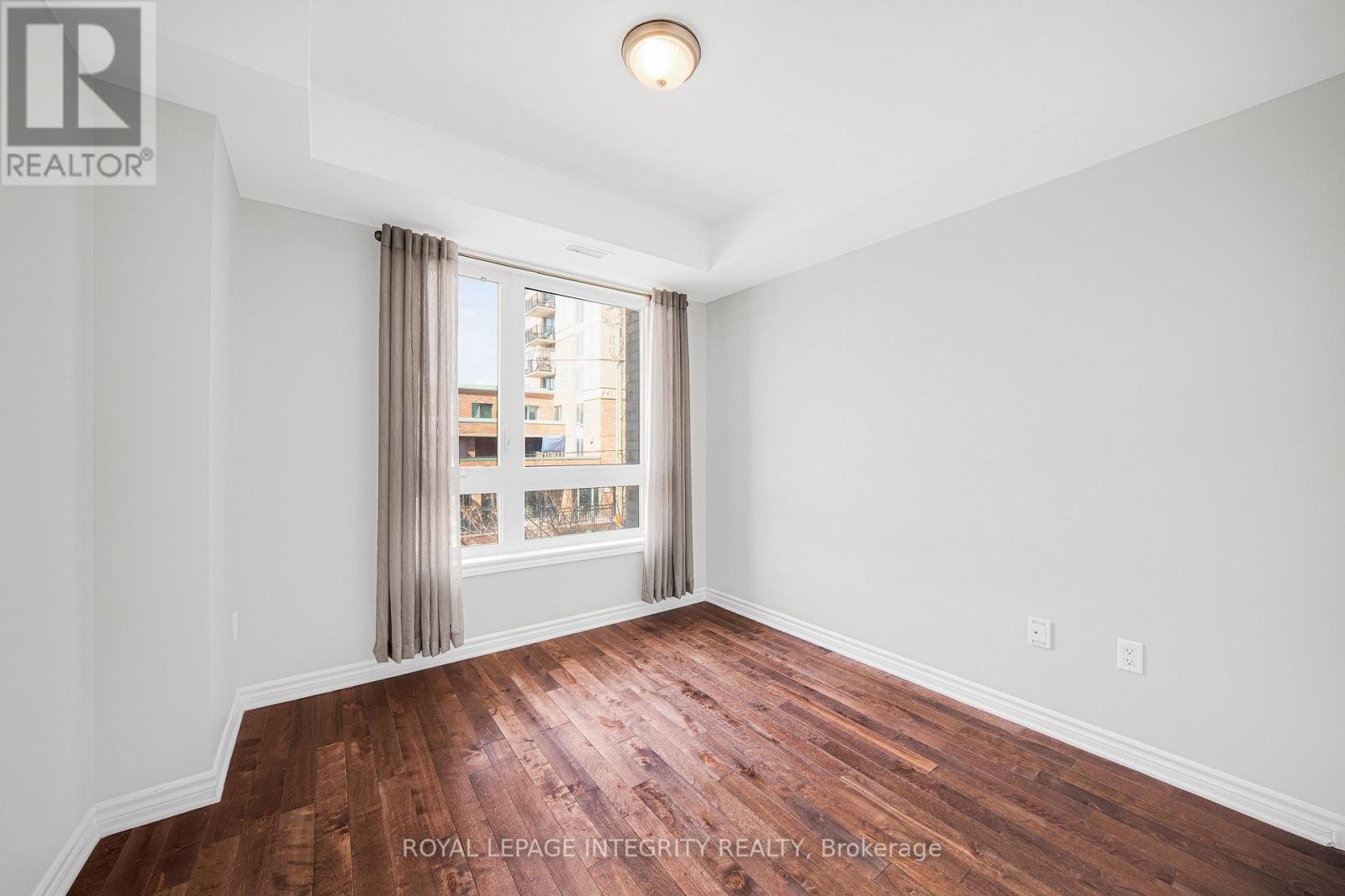 












320 - 429 KENT STREET

,
Ottawa,




Ontario
K2P1B5

