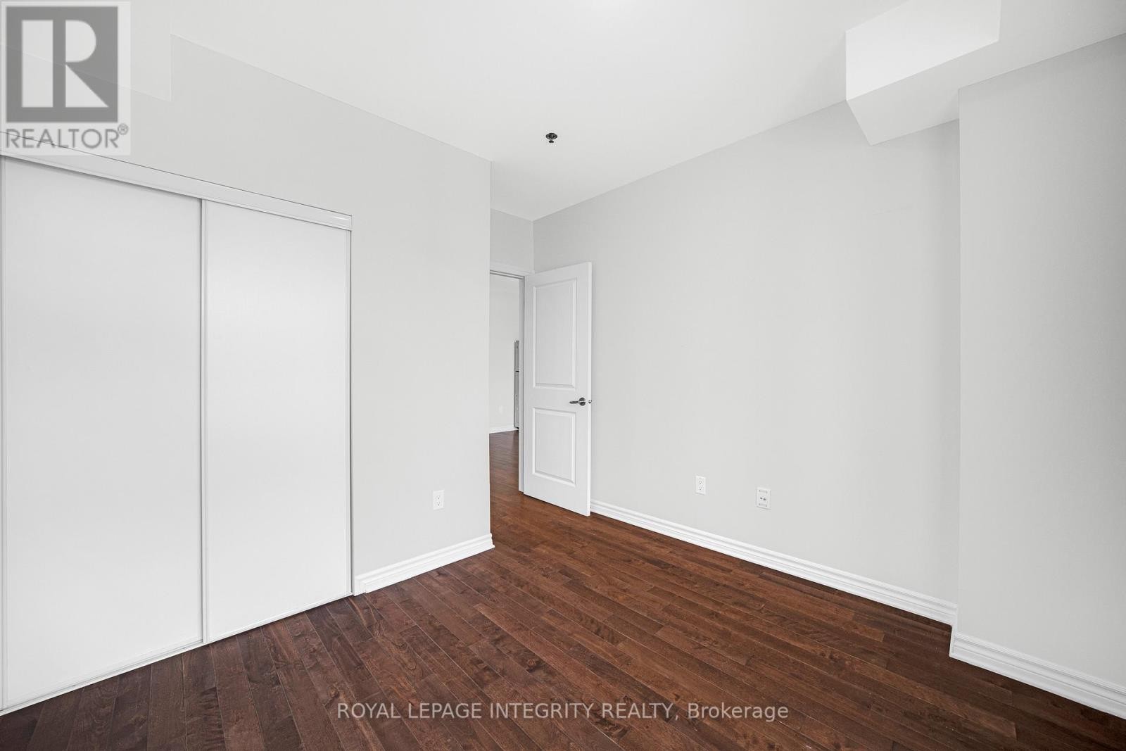 












320 - 429 KENT STREET

,
Ottawa,




Ontario
K2P1B5

