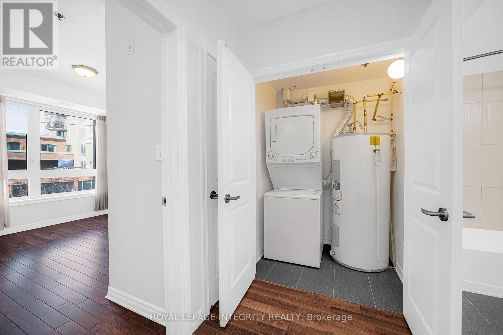 












320 - 429 KENT STREET

,
Ottawa,




Ontario
K2P1B5

