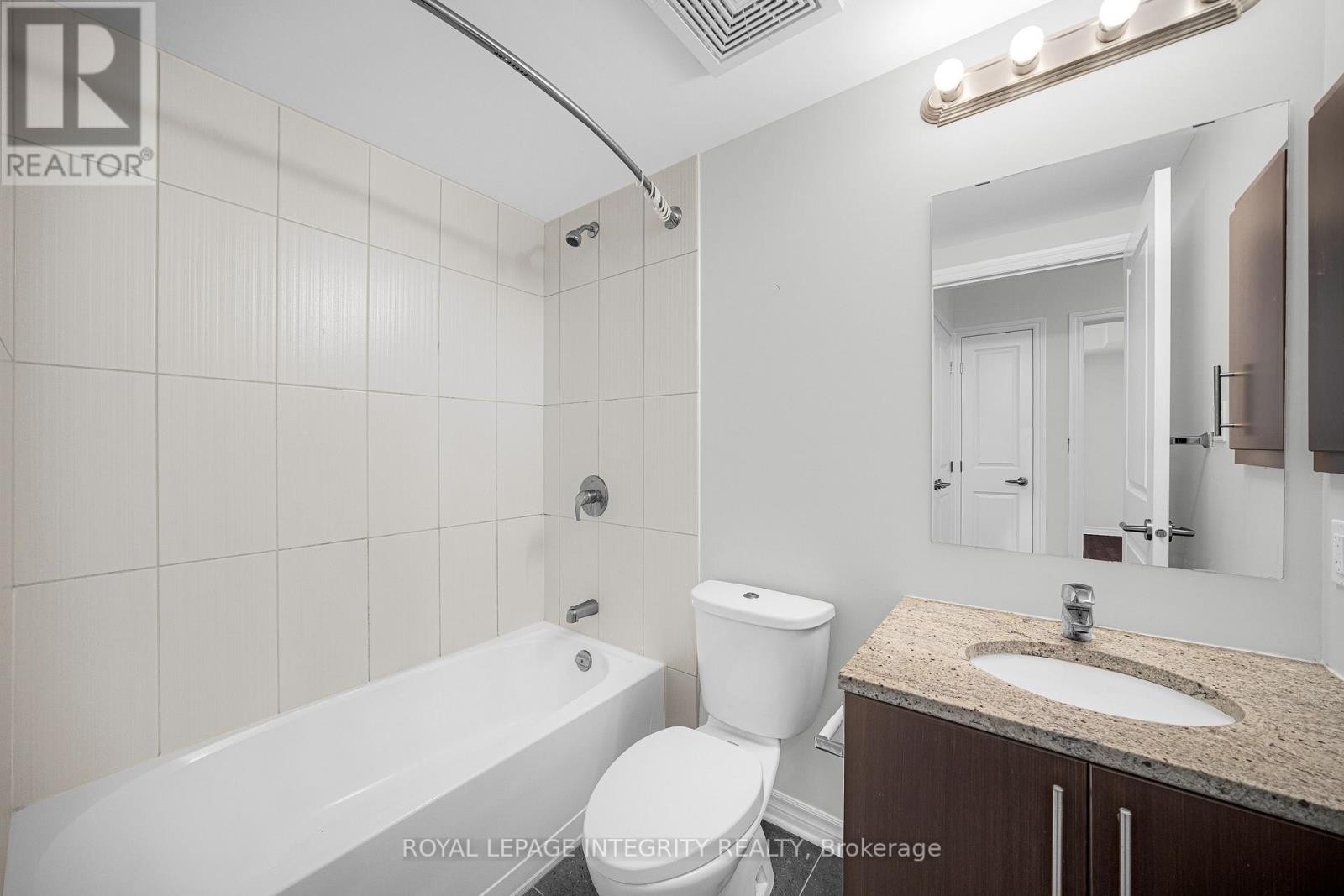 












320 - 429 KENT STREET

,
Ottawa,




Ontario
K2P1B5

