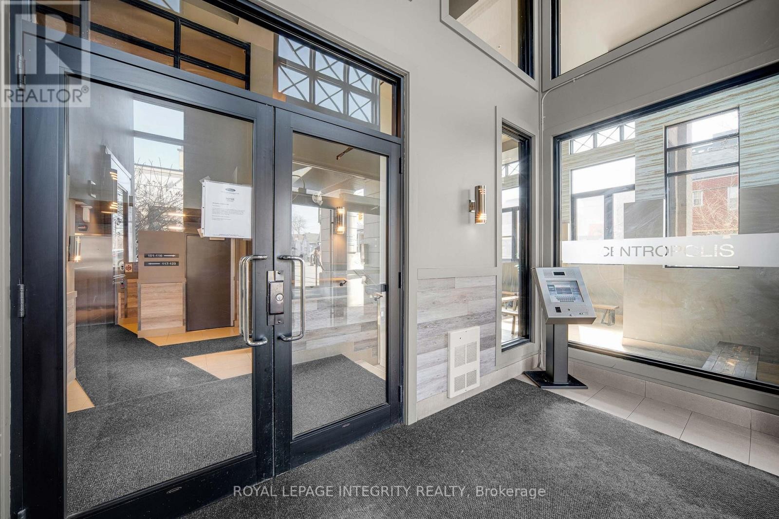 












320 - 429 KENT STREET

,
Ottawa,




Ontario
K2P1B5

