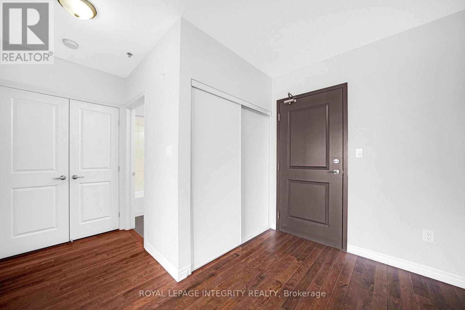 












320 - 429 KENT STREET

,
Ottawa,




Ontario
K2P1B5

