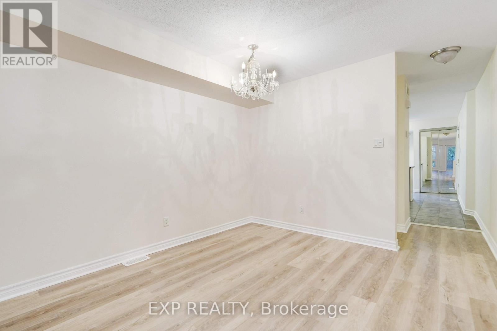 












201 - 201 PASEO PRIVATE

,
Ottawa,




Ontario
K2G4N5

