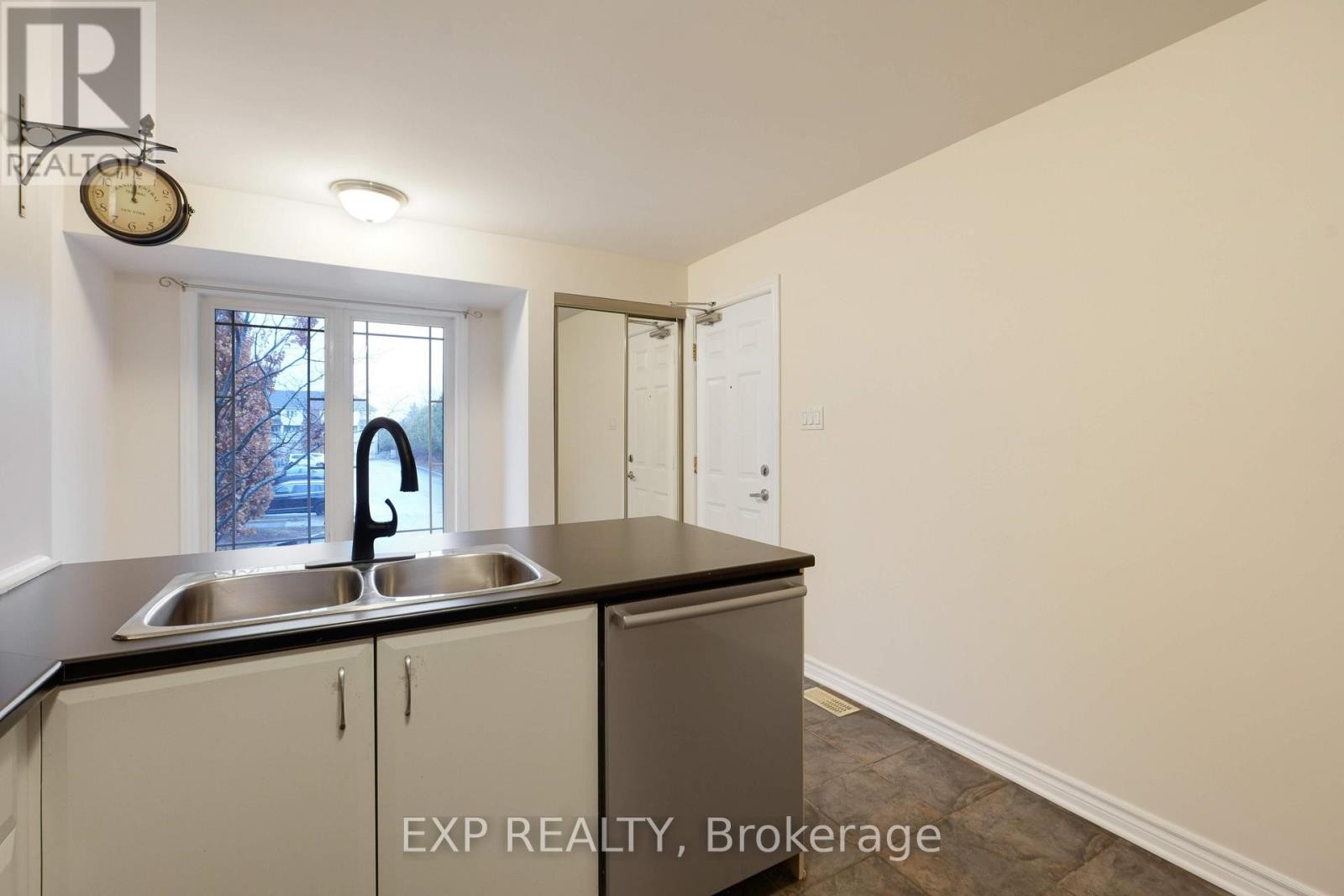 












201 - 201 PASEO PRIVATE

,
Ottawa,




Ontario
K2G4N5

