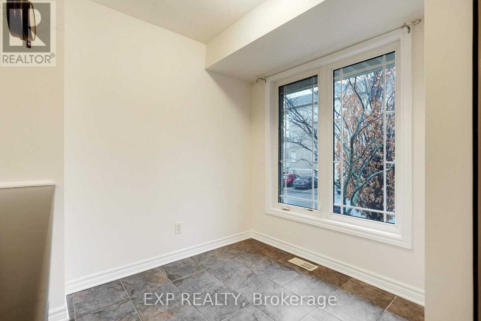 












201 - 201 PASEO PRIVATE

,
Ottawa,




Ontario
K2G4N5

