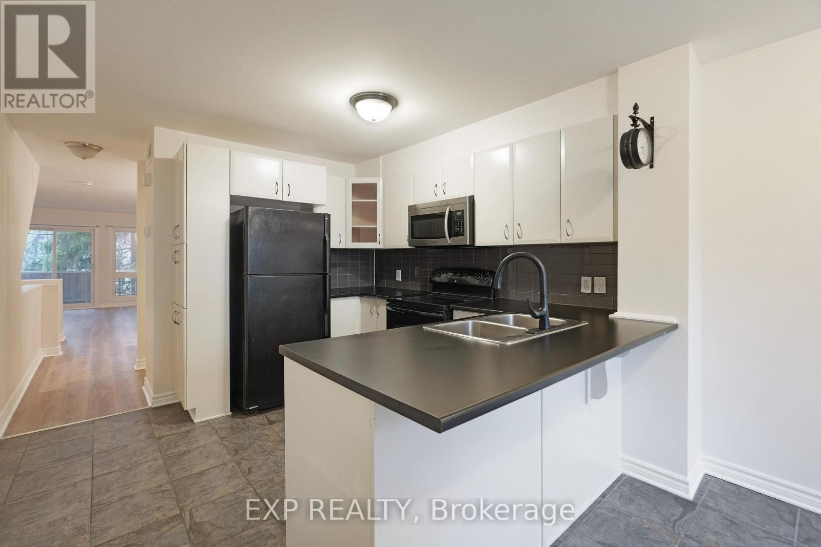 












201 - 201 PASEO PRIVATE

,
Ottawa,




Ontario
K2G4N5

