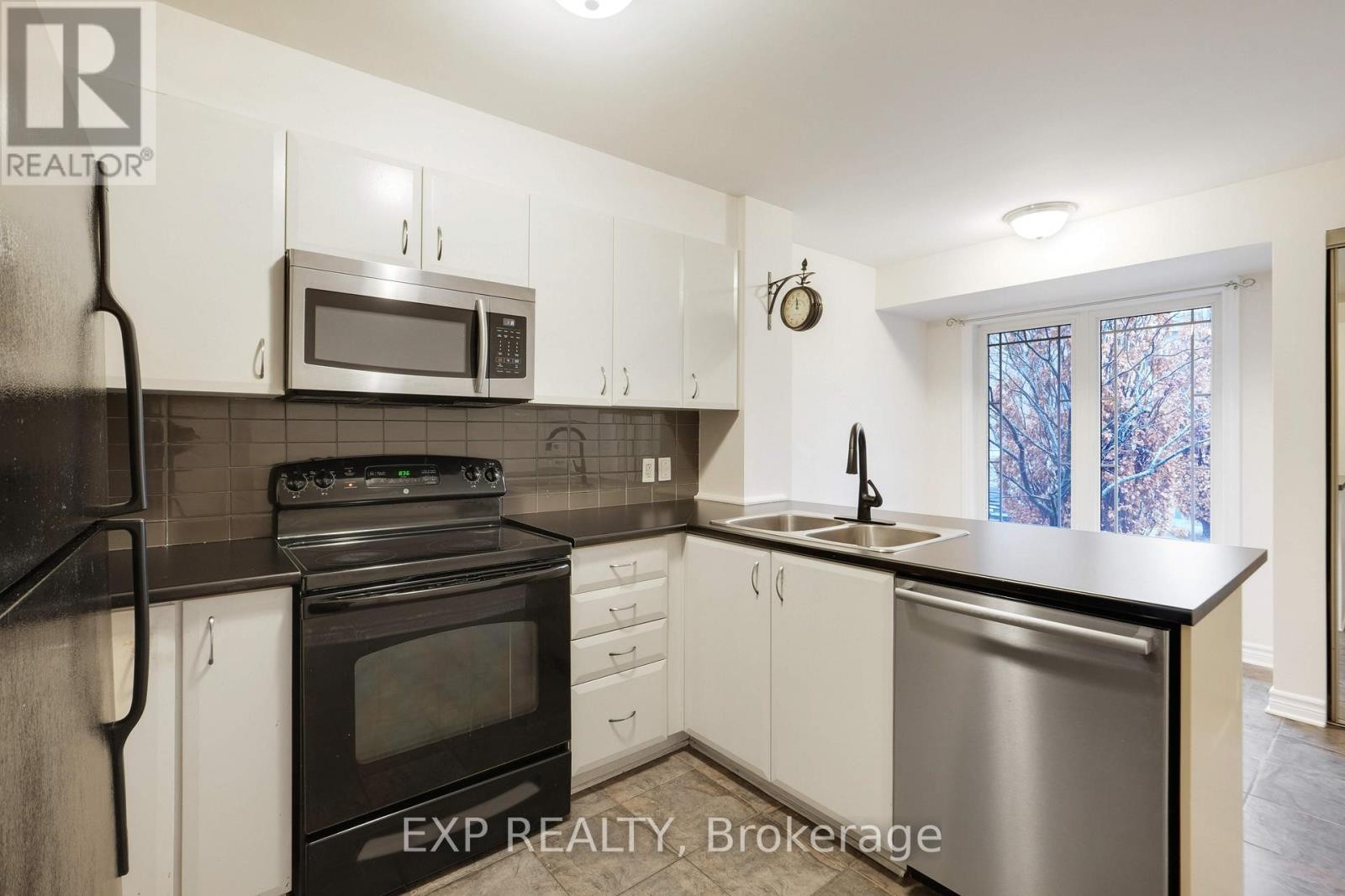 












201 - 201 PASEO PRIVATE

,
Ottawa,




Ontario
K2G4N5

