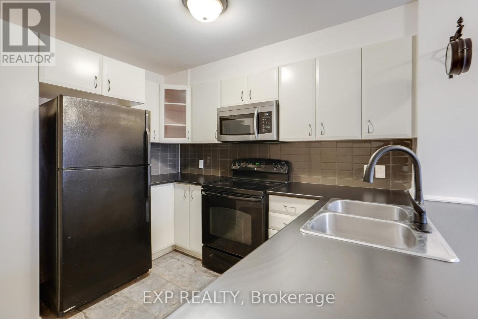 












201 - 201 PASEO PRIVATE

,
Ottawa,




Ontario
K2G4N5

