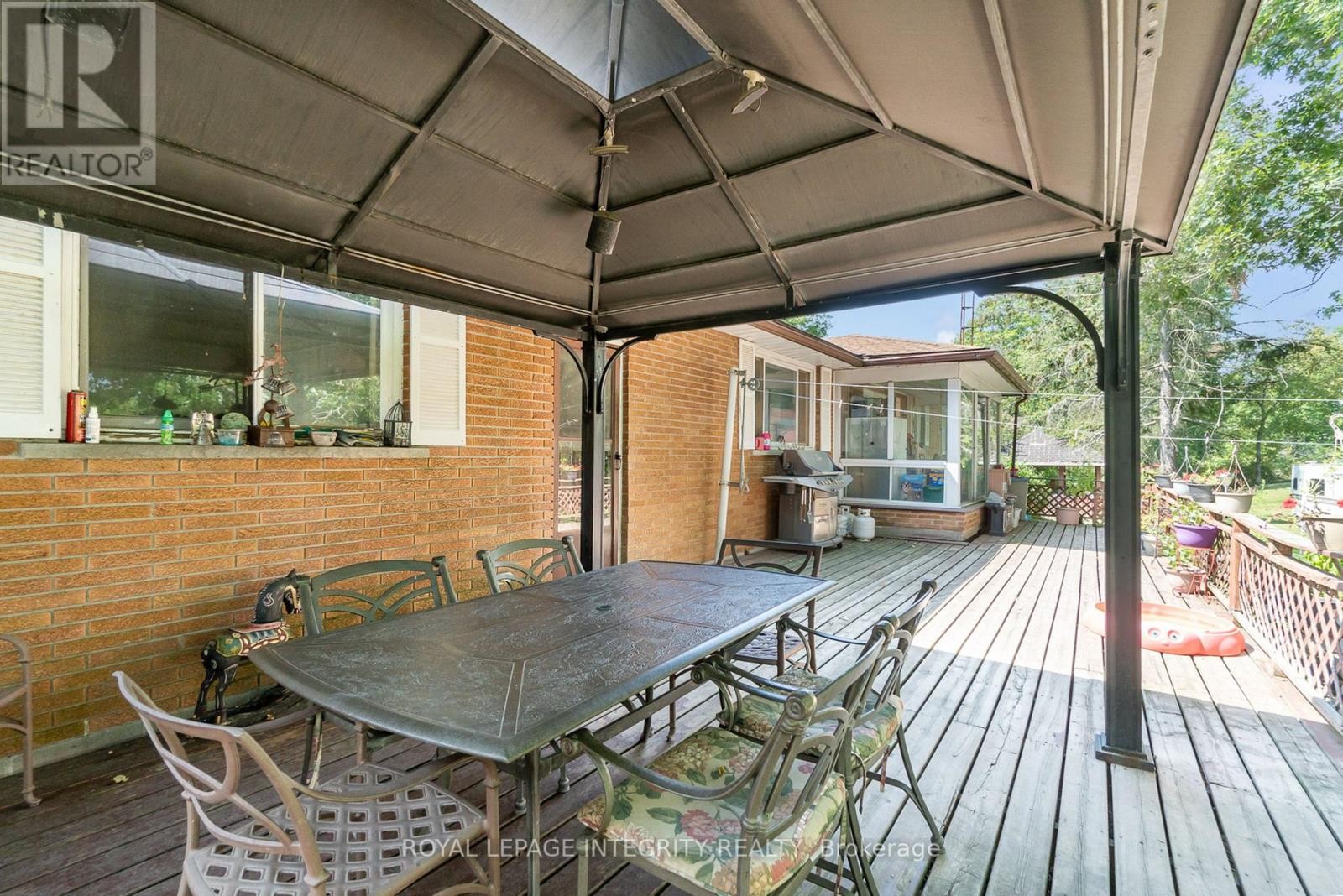 












5801 BOSSERT ROAD

,
Niagara Falls (Lyons Creek),




Ontario
L2E6S6

