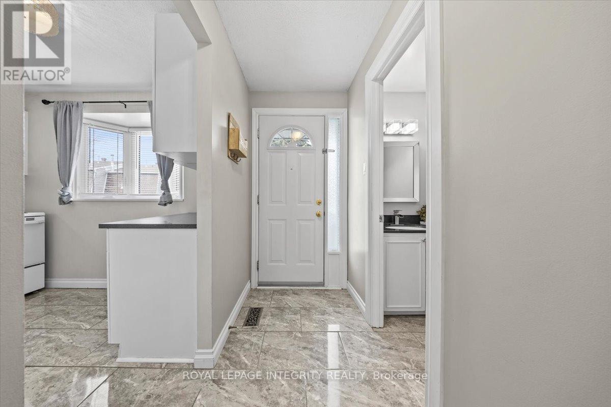 












C - 1771 LAMOUREUX DRIVE

,
Ottawa,




Ontario
K1E2N5

