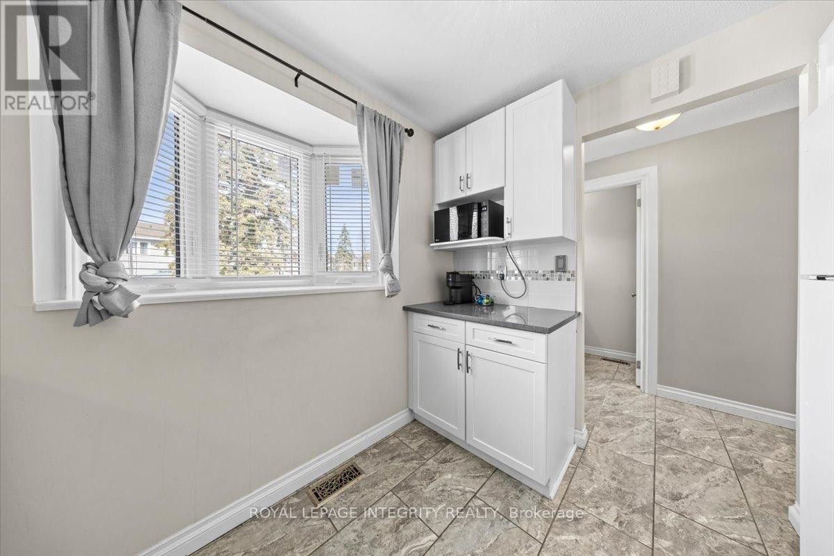 












C - 1771 LAMOUREUX DRIVE

,
Ottawa,




Ontario
K1E2N5

